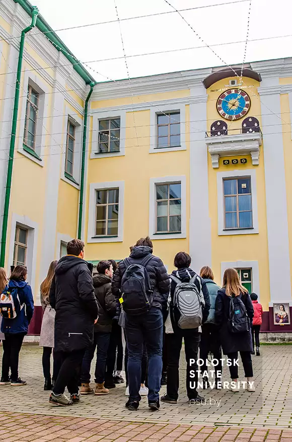 Часы с академическим шествием