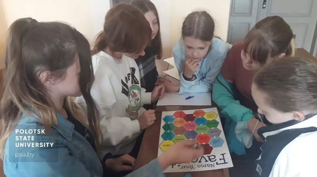 Занятия Летней лингвистической школы