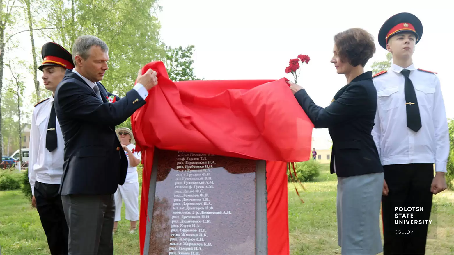 Делегация ПГУ открыла одну из мемориальных плит