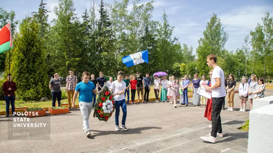 Возложение венка к памятнику Лилии Костецкой