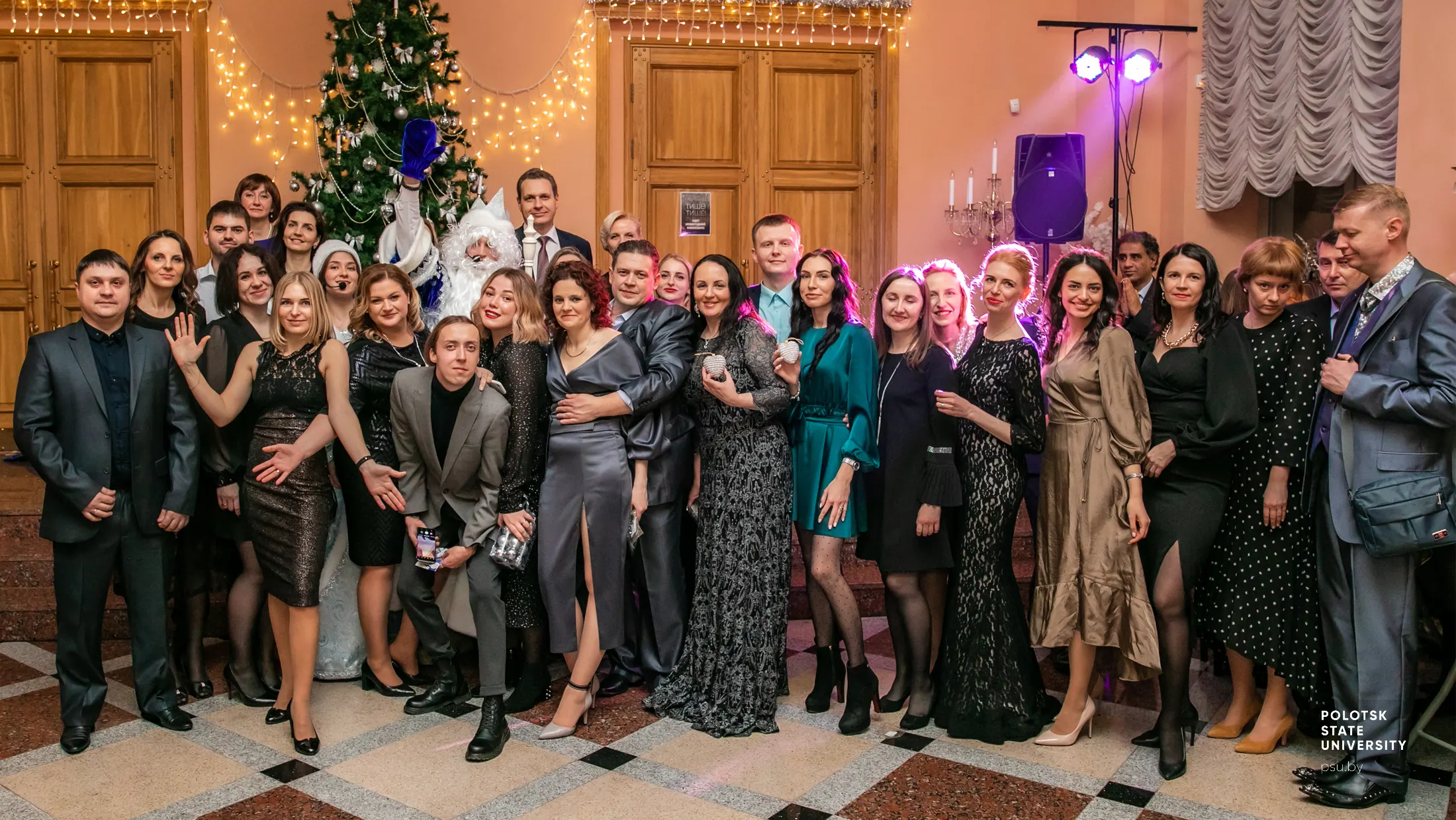 Участники новогоднего серебряного бала в Полоцком коллегиуме