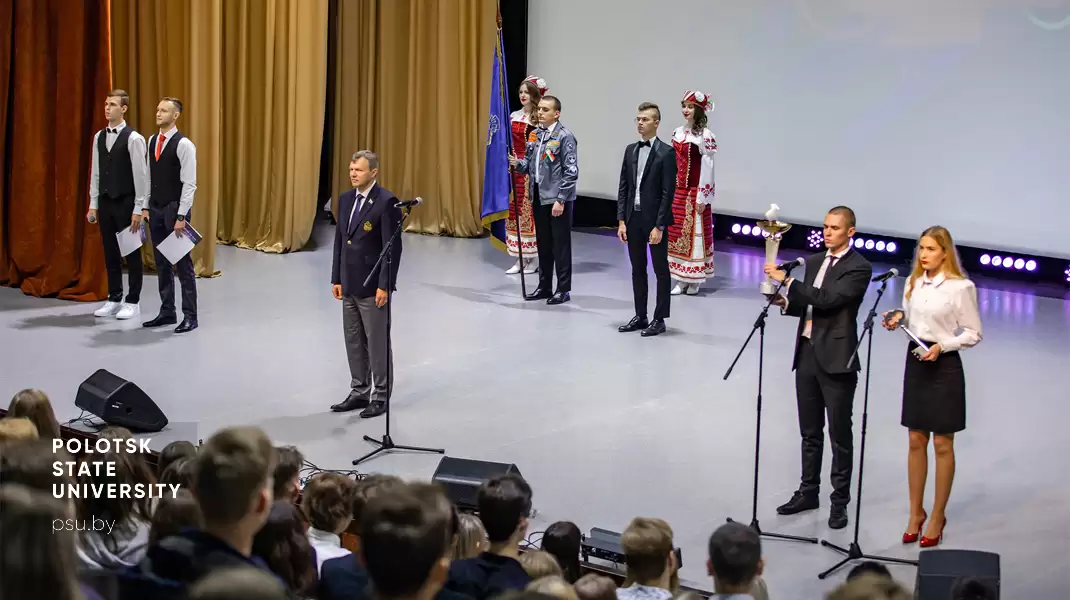 церемония передачи Ключа и Огоня знаний первокурсникам