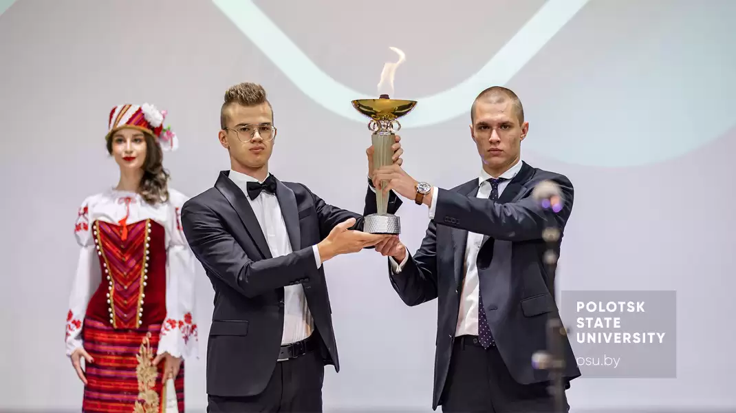 церемония передачи Ключа и Огоня знаний первокурсникам