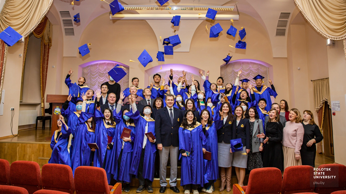 Awarding of diplomas to the new masters