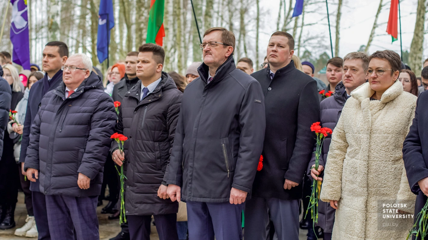 Торжественный митинг и возложение цветов