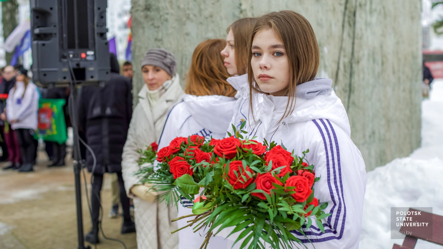 Торжественный митинг и возложение цветов