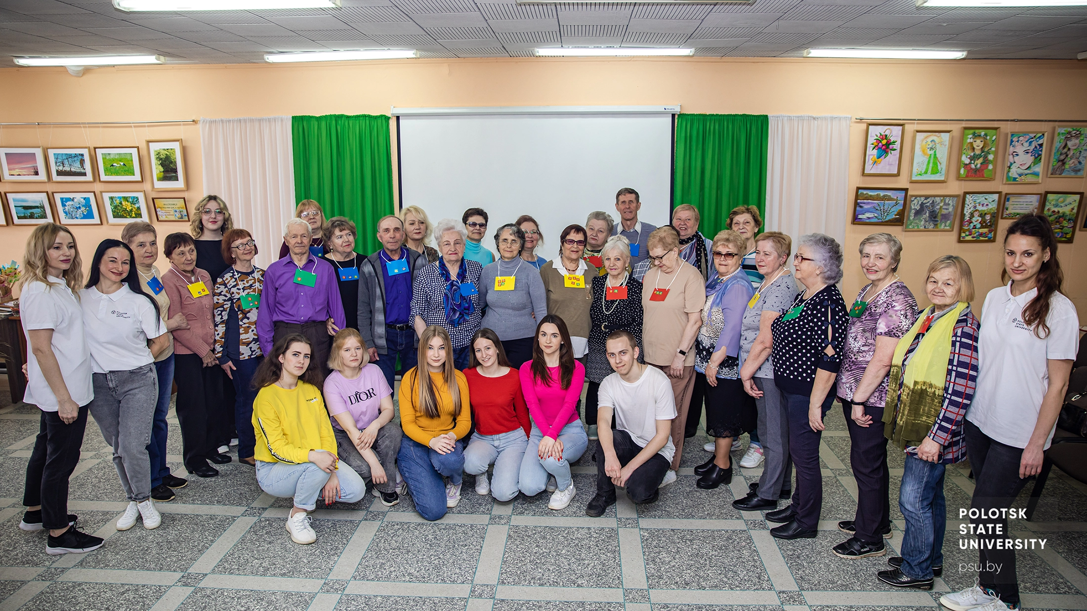 Волонтеры и креатив-центр университета с участниками марафона здоровья