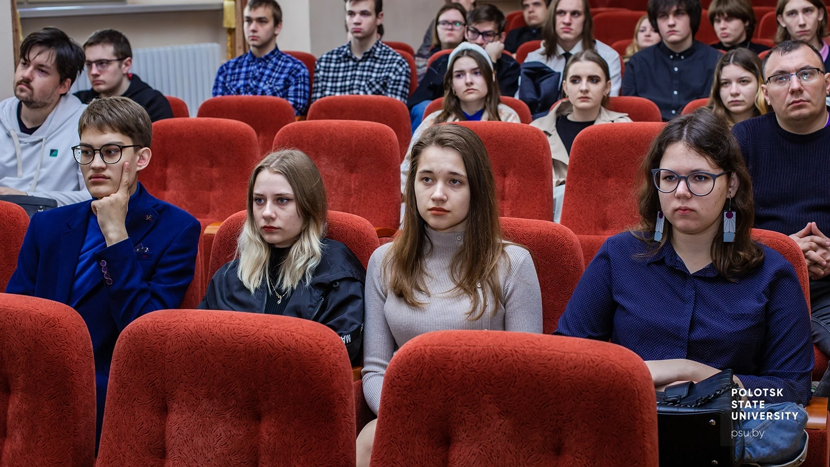 Студенты группы 21-ИС на пленарном заседании