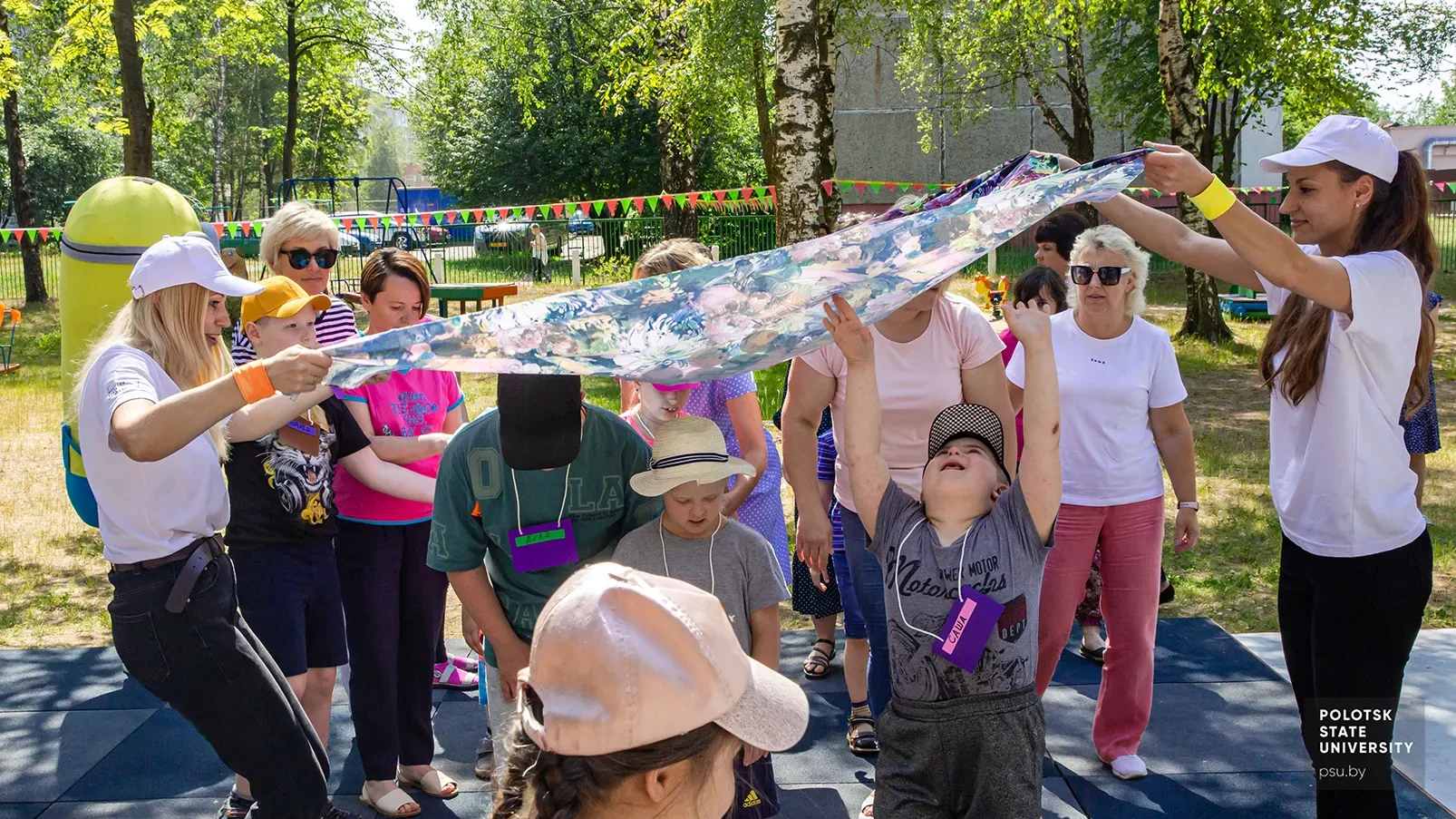 Участники программы «Улыбнись миру!»