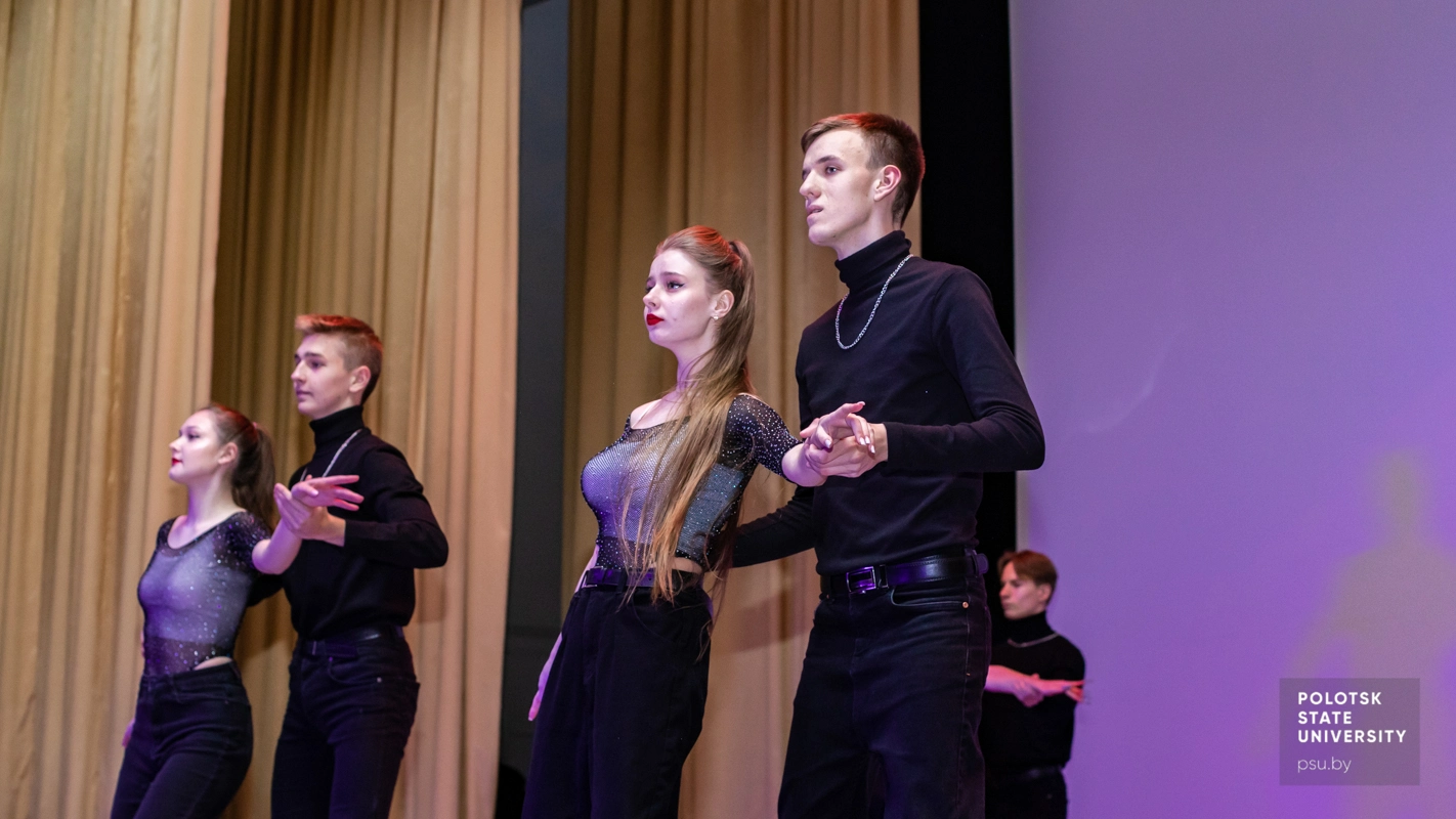«Под светом луны»