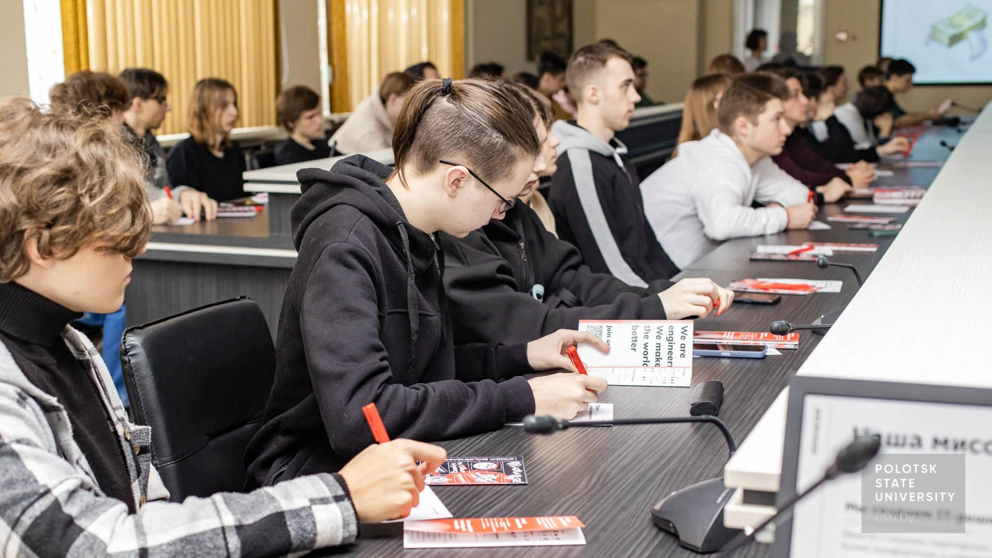 Студенты факультета компьютерных наук и электроники