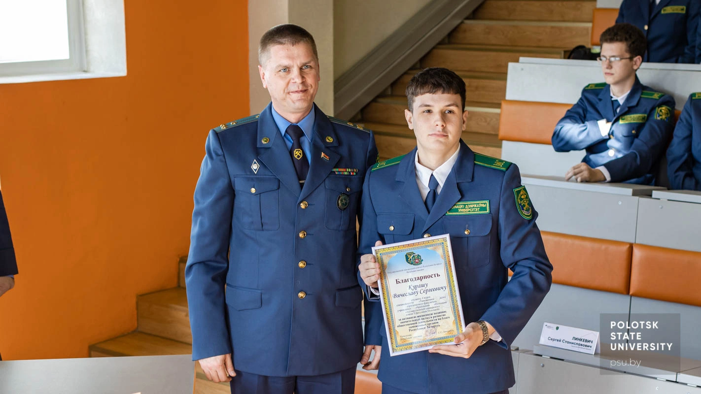 Начальнік Віцебскай мытні Сяргей Станіслававіч Лінкевіч і студэнт Вячаслаў Кураш