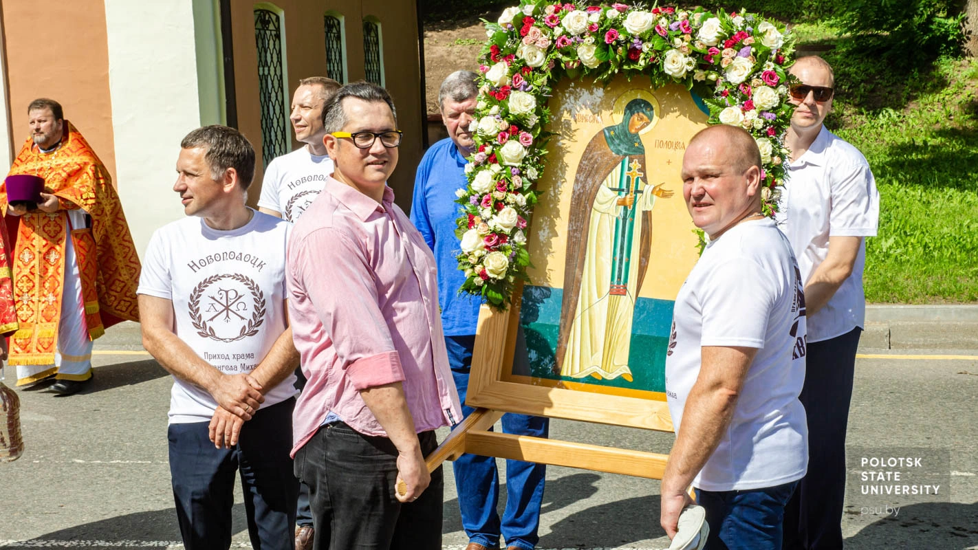 Участники крестного хода в Полоцке