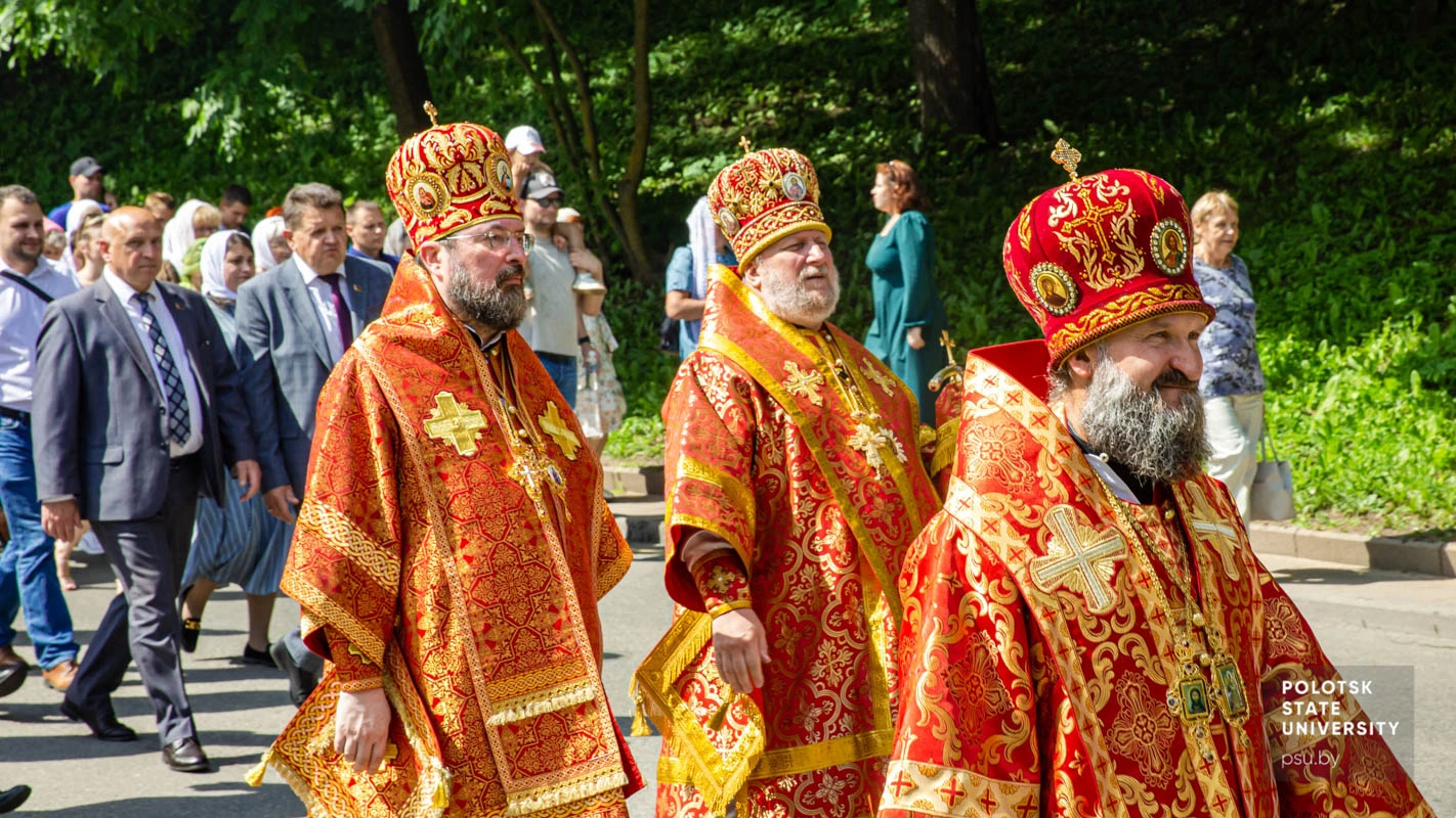 Участники крестного хода в Полоцке