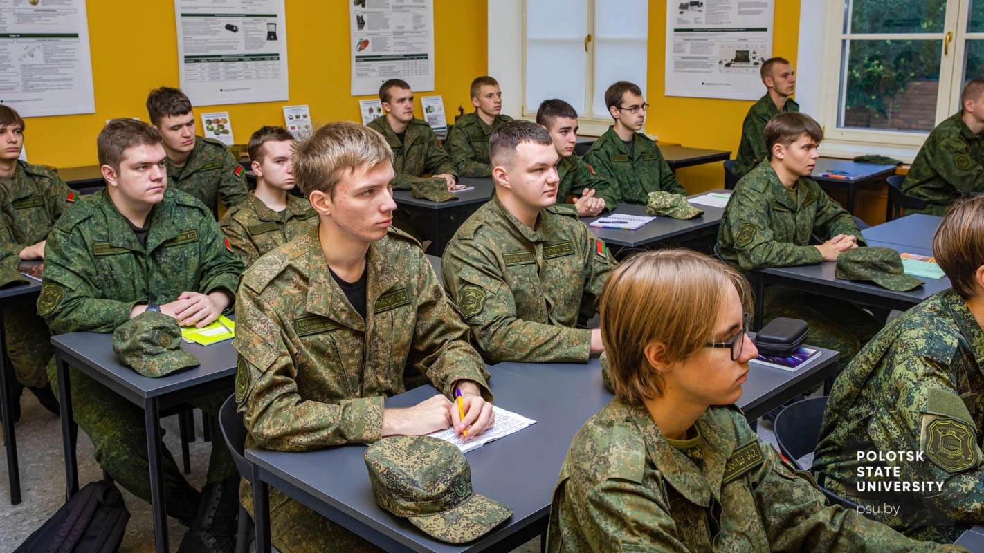 Студенты военной кафедры