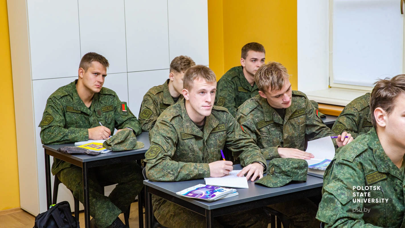 Студенты военной кафедры