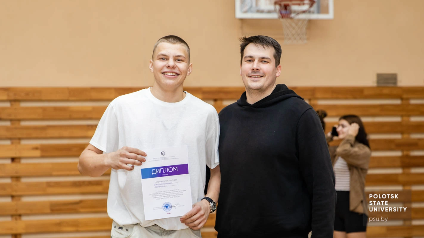 Константин Васильевич Барсуков и член команды инженерно-строительного факультета