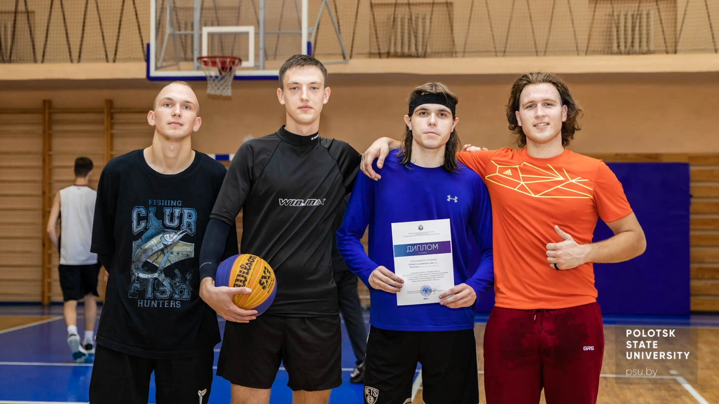 Команда факультета компьютерных наук и электроники