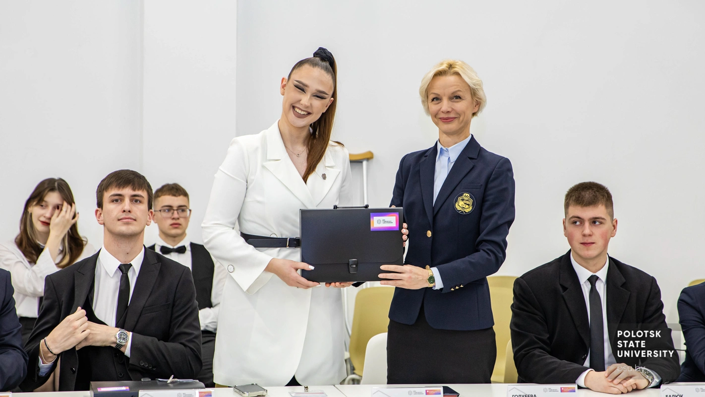 Полина Дмитриевна Хрол и Оксана Валерьевна Голубева