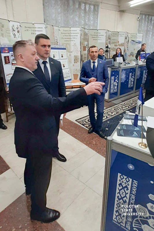 Юрий Яцентович Романовский представляет научные разработки Андрею Ивановичу Иванцу