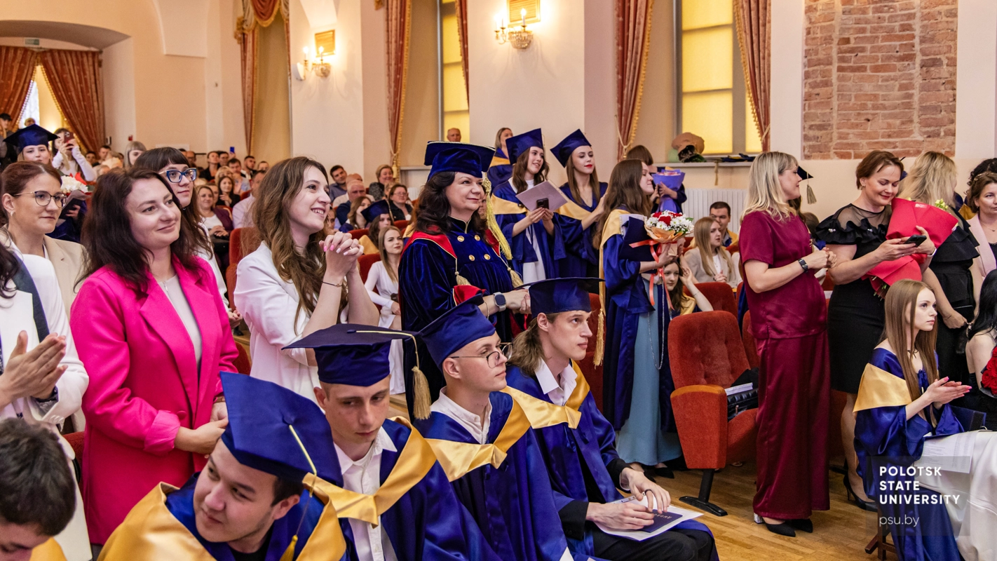Вручение дипломов выпускникам 2025