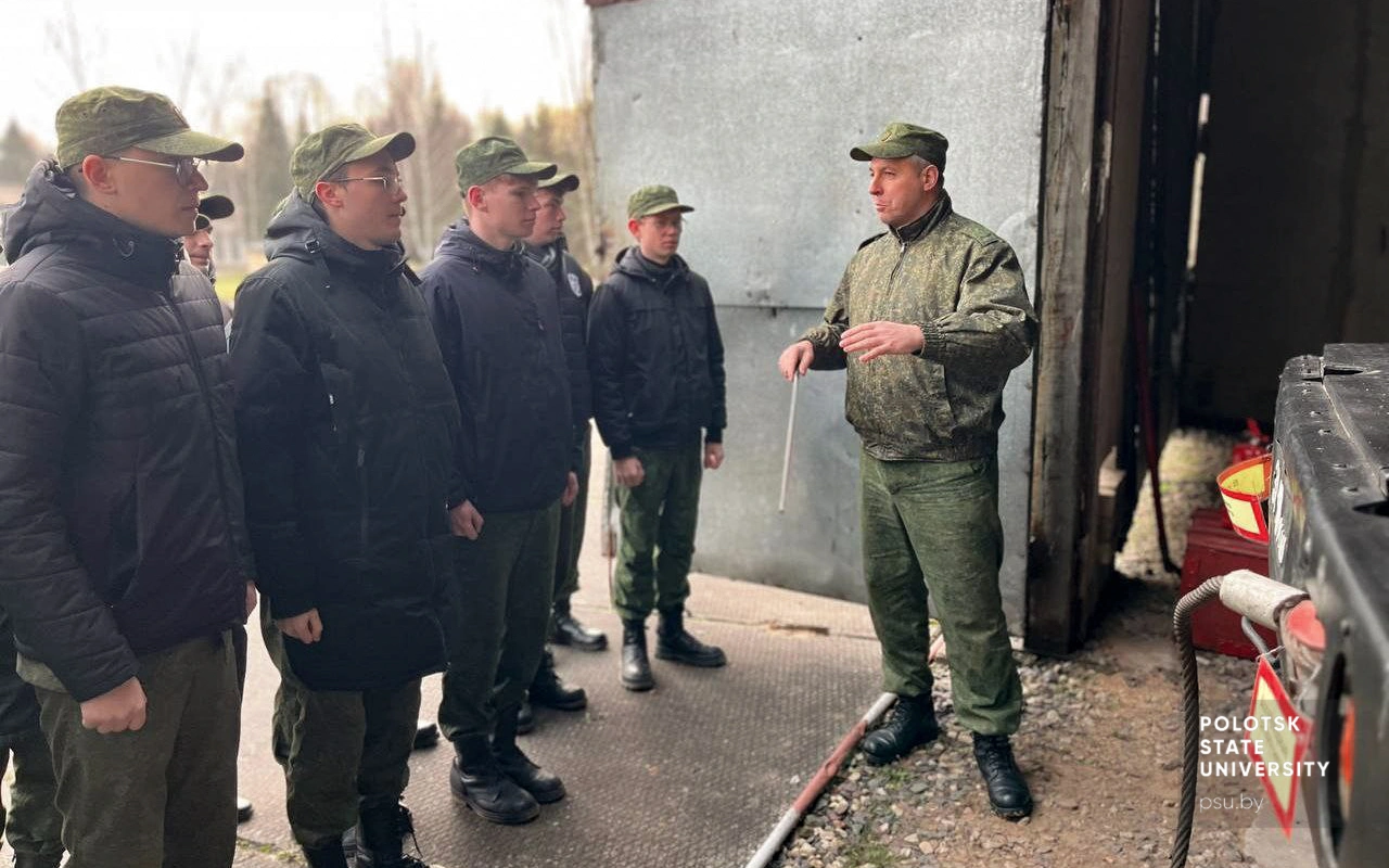 Михаил Александрович Бунар и студенты военной кафедры