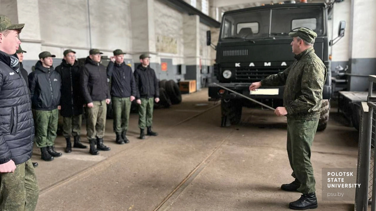 Михаил Александрович Бунар и студенты военной кафедры