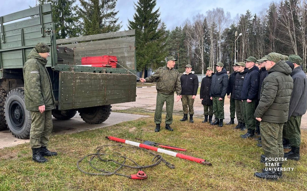 Михаил Александрович Бунар и студенты военной кафедры