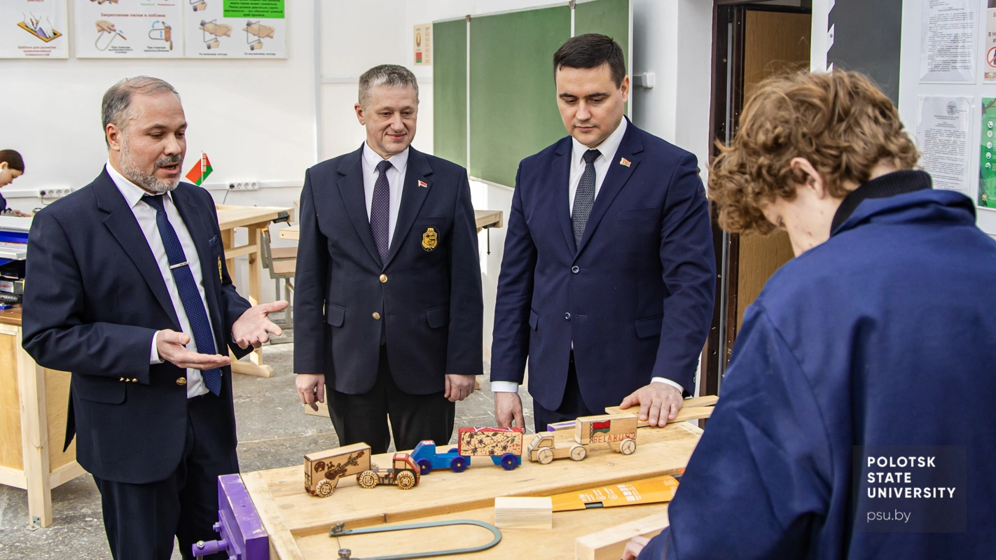 Excursion to the Woodworking Technology Laboratory