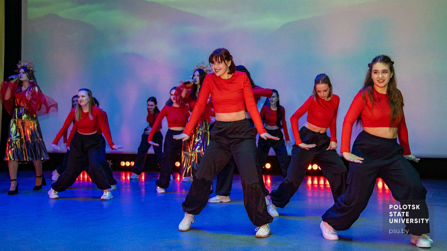 Выступление танцевальной студии «SJcrew»