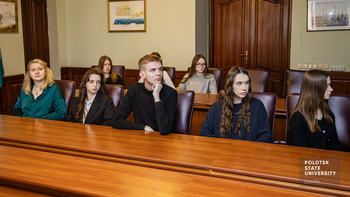 Преподаватели кафедры экономики и студенты специальности «Электронная экономика»
