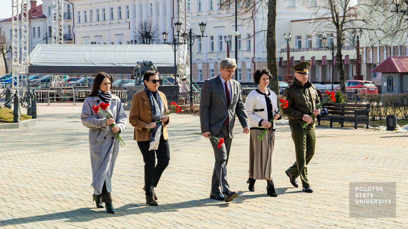 Церемония возложения цветов
