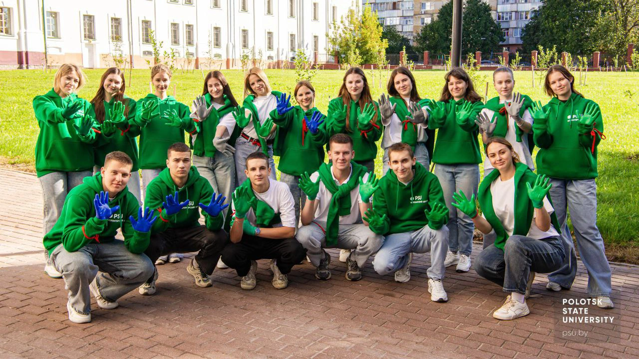 Участники волонтерского отряда «Яркiя далонi»