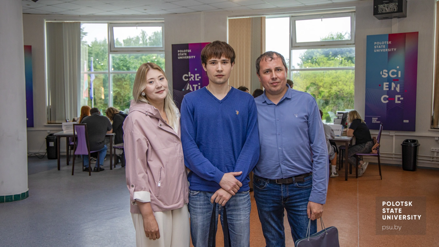 Илья Кардис с родителями