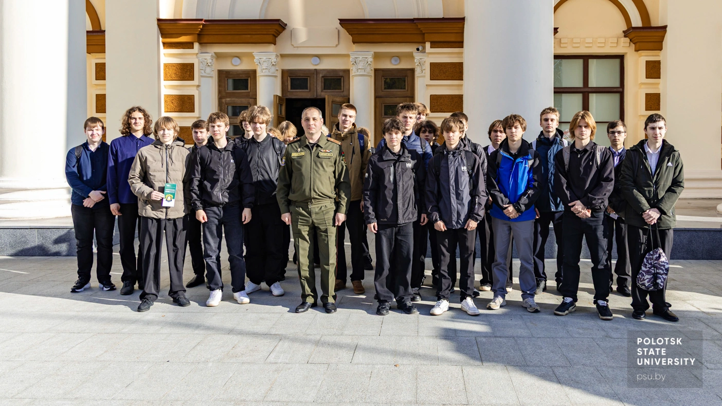 >Михаил Александрович Бунар и учащиеся