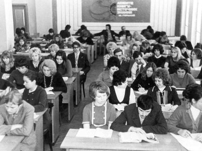 1975 г.