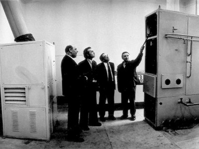1975 г.