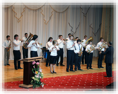 Награждение призом «Крыніца ведаў» - Духовой оркестр Новополоцкого музыкального колледжа