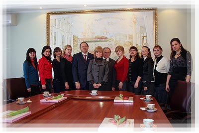 Встреча Лазовского с представительницами студенчества ПГУ