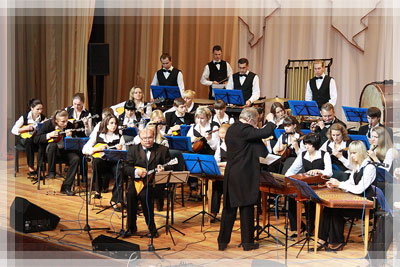 Выступление оркестра народных инструментов