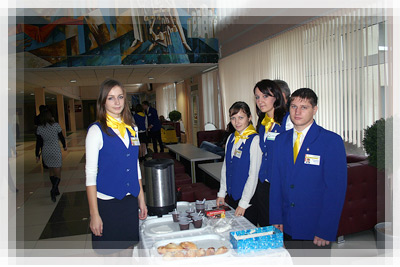 Lunch-concert - Горячий чай и ароматная булочка Lunch-concert - Чай и булочка