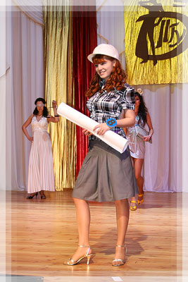 Мисс ПГУ-2011 - Прораб с планом в руке