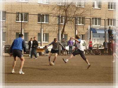 «В здоровом теле - здоровый дух»: Игры по мини-футболу