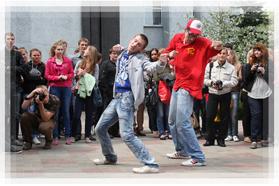 День университета-2012: Студенты танцуют hip-hop