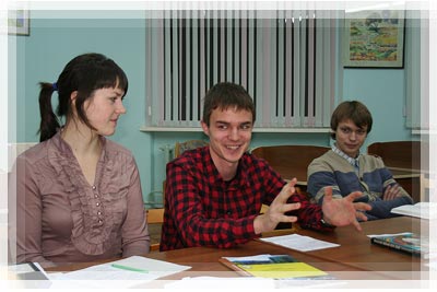 Студент читающий: Участники круглого стола