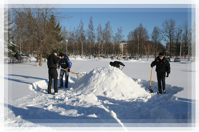 Проводы зимы по-студенчески 2012 - Конкурс снежных фигур