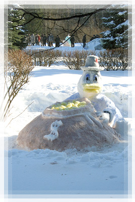 Проводы зимы по-студенчески 2012 - Снежная фигура финансово-экономического факультета Проводы зимы по-студенчески 2012 - Команда финансово-экономического факультета
