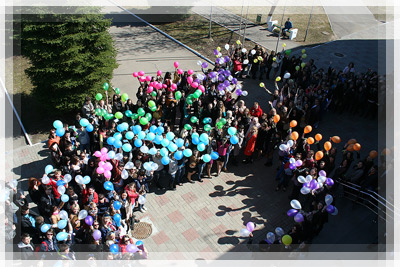 The Faculty of Finance and Economics Day - A festive flash mob The Faculty of Finance and Economics Day - A flash mob