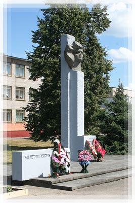 Возложение венков к памятнику Лилии Костецкой - Митинг, приуроченный ко Дню Независимости Республики Беларусь Возложение венков к памятнику Лилии Костецкой - Митинг