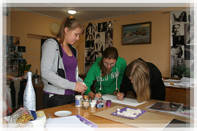 Students learn new techniques of beauty creating Students learn new techniques